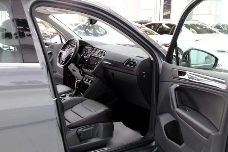 Used Volkswagen Tiguan 2018 330TSI All-Wheel-Drive Innovation Model Interior 7