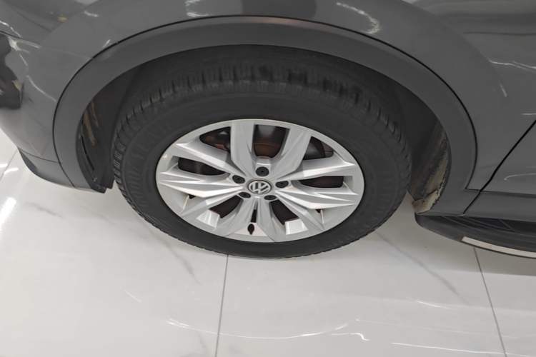 Used Volkswagen Tiguan 2018 280TSI Two-Wheel-Drive Elite Version Left Front Wheel Hub