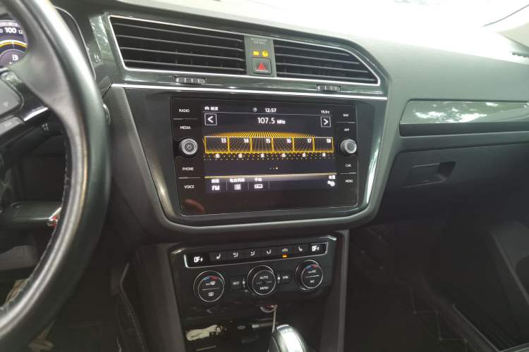 Used Volkswagen Tiguan 2018 330TSI All-Wheel-Drive Innovation Model Audio And AC Panel