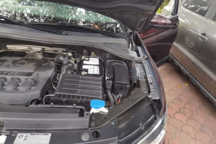 Used Volkswagen Tiguan 2018 330TSI All-Wheel-Drive Innovation Model Engine Bay Left