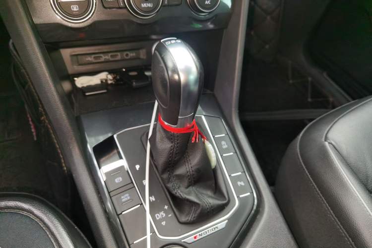 Used Volkswagen Tiguan 2018 330TSI All-Wheel-Drive Innovation Model Gear Lever