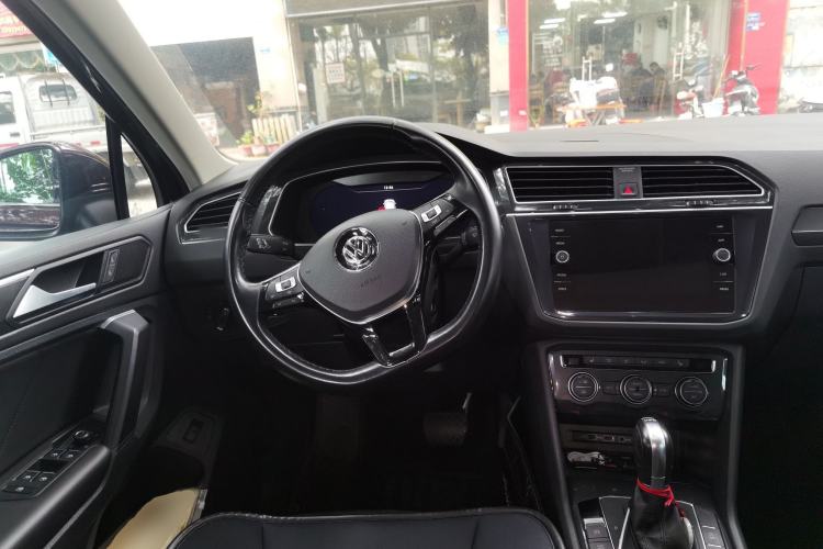 Used Volkswagen Tiguan 2018 330TSI All-Wheel-Drive Innovation Model Steering Wheel