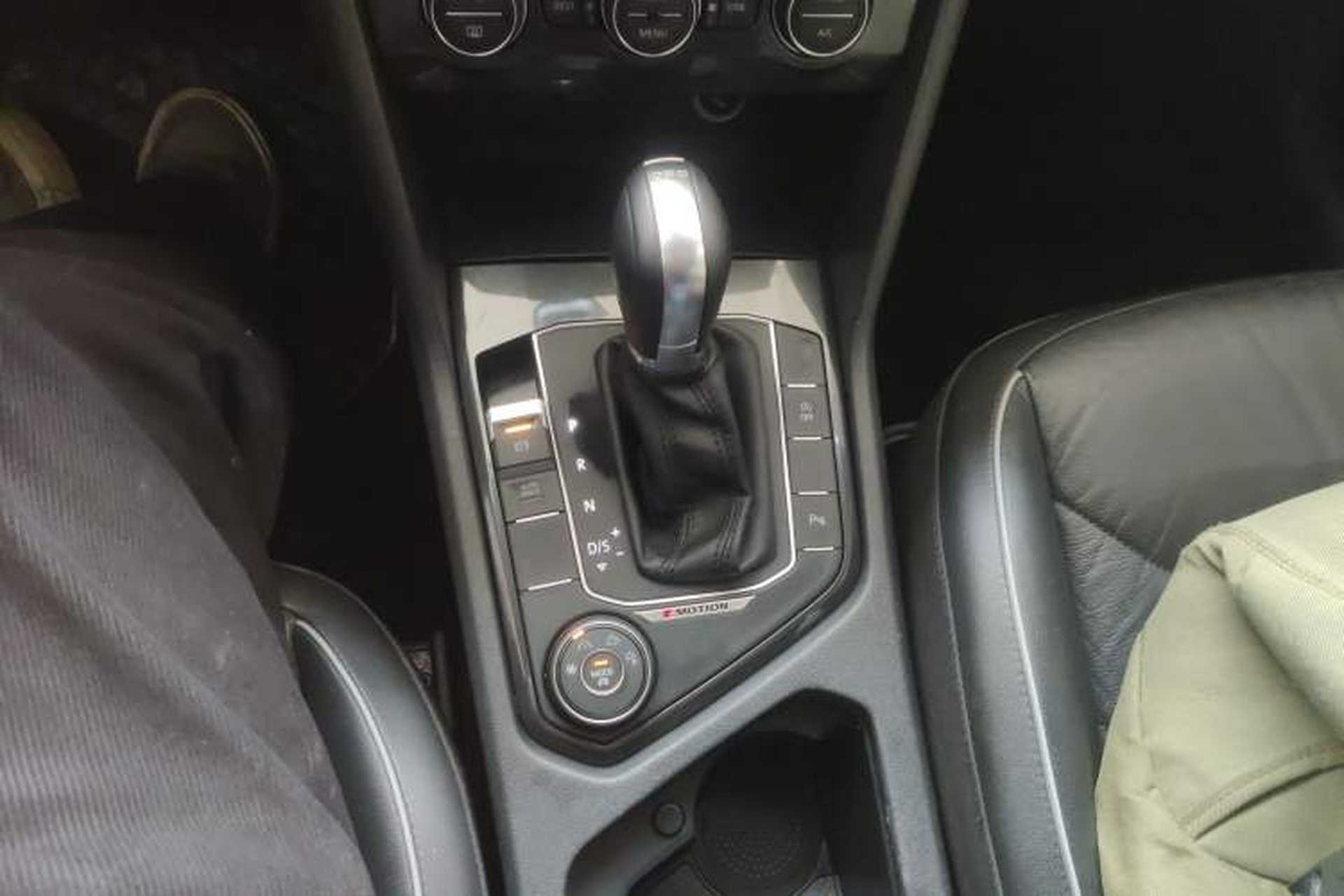 Used Volkswagen Tiguan 2018 330TSI All-Wheel-Drive Innovation Model Gear Lever
