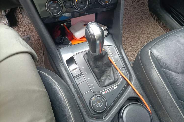 Used Volkswagen Tiguan 2018 330TSI All-Wheel-Drive Innovation Model Gear Lever