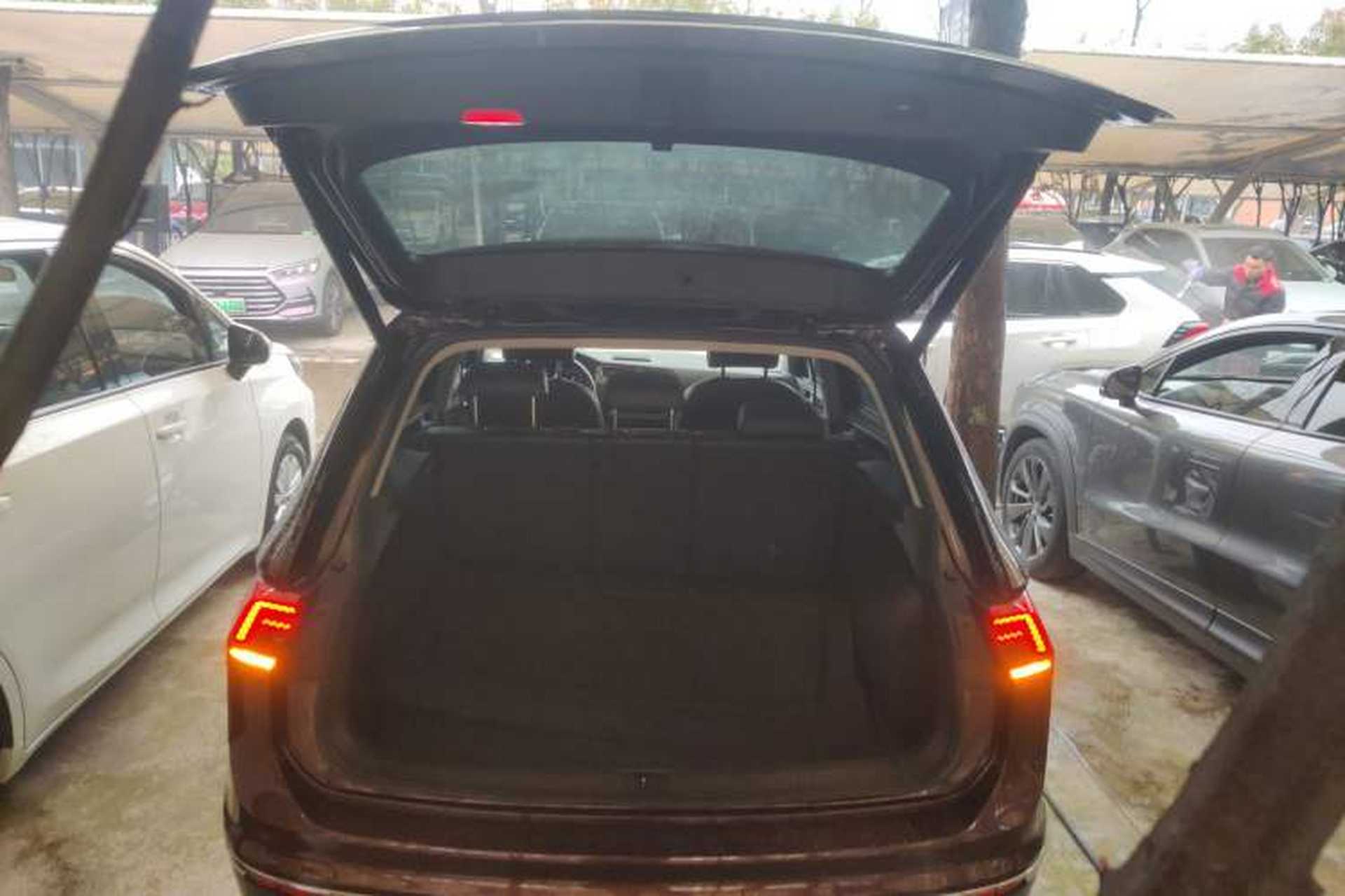 Used Volkswagen Tiguan 2018 330TSI All-Wheel-Drive Innovation Model Trunk
