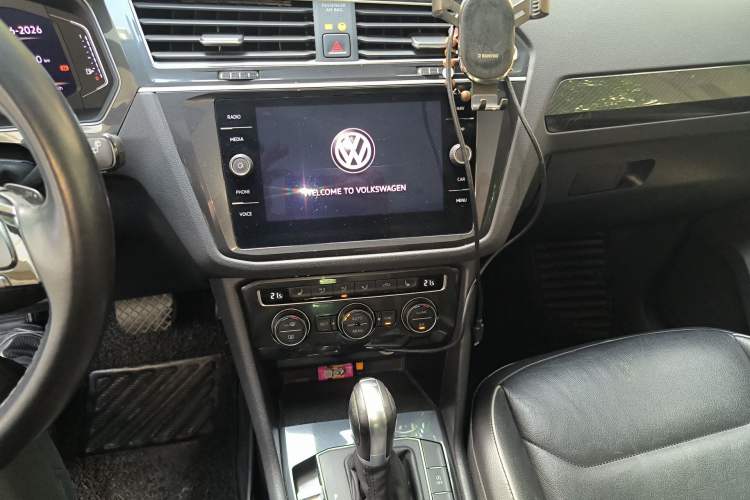 Used Volkswagen Tiguan 2018 330TSI All-Wheel-Drive Innovation Model Audio And AC Panel