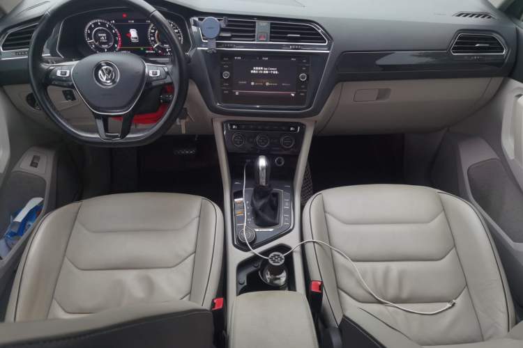 Used Volkswagen Tiguan 2018 330TSI All-Wheel-Drive Innovation Model Center Console