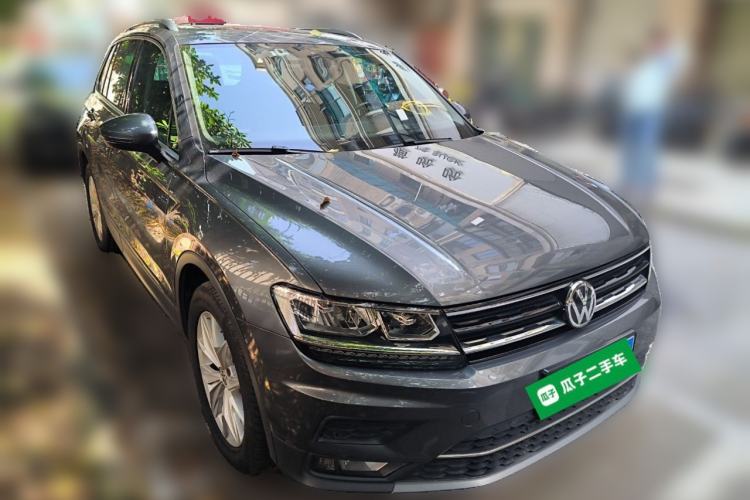 Used Volkswagen Tiguan 2018 330TSI All-Wheel-Drive Innovation Model Front Right 45 Deg