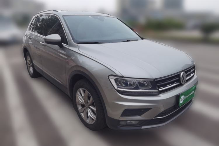 Used Volkswagen Tiguan 2018 330TSI All-Wheel-Drive Innovation Model Front Right 45 Deg