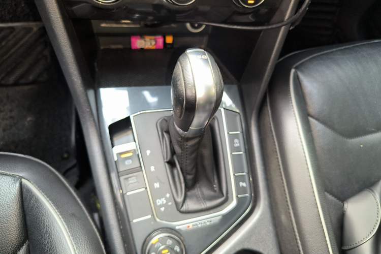 Used Volkswagen Tiguan 2018 330TSI All-Wheel-Drive Innovation Model Gear Lever