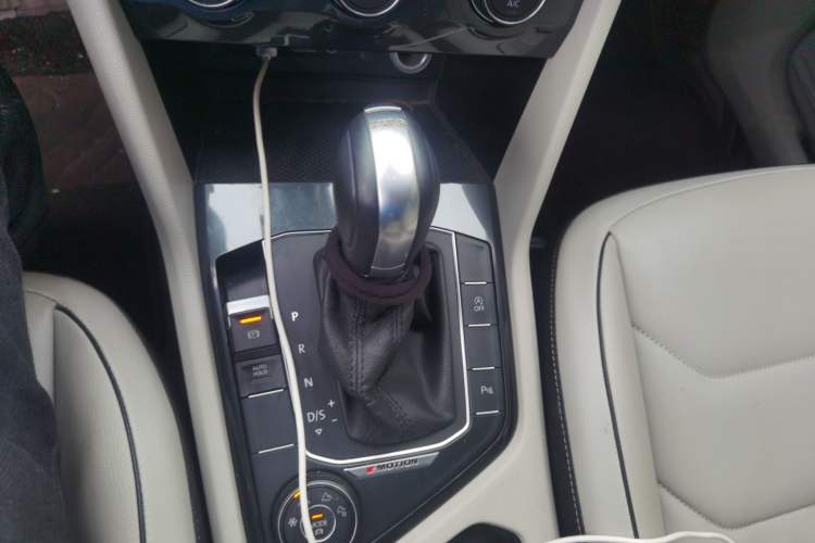 Used Volkswagen Tiguan 2018 330TSI All-Wheel-Drive Innovation Model Gear Lever
