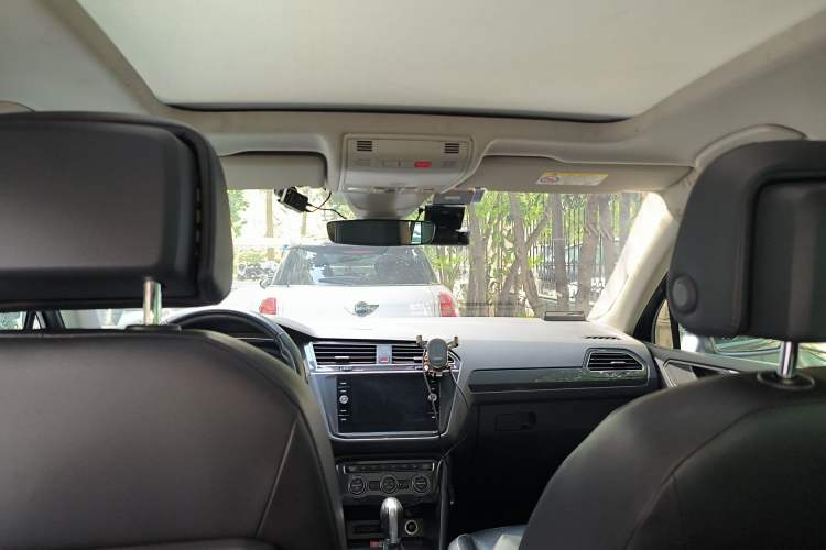 Used Volkswagen Tiguan 2018 330TSI All-Wheel-Drive Innovation Model Headliner