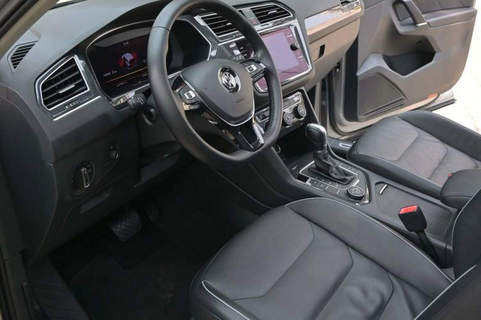 Used Volkswagen Tiguan 2018 330TSI All-Wheel-Drive Innovation Model Interior 1
