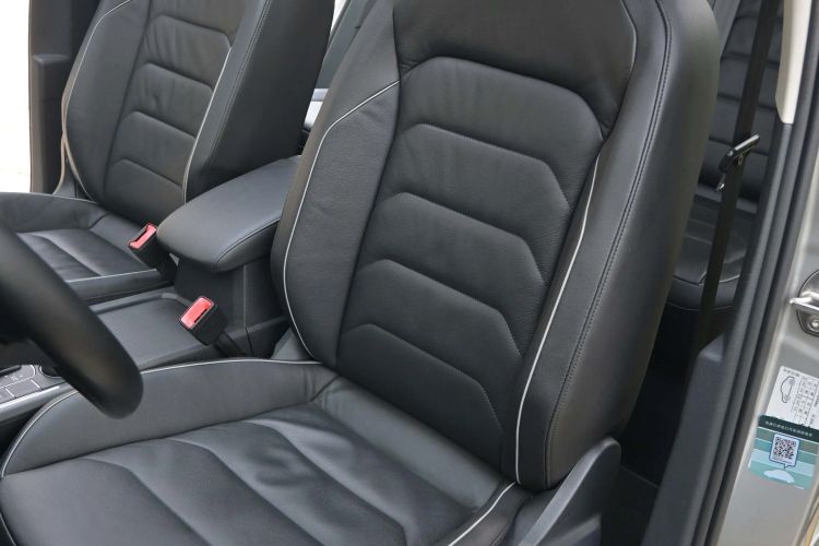 Used Volkswagen Tiguan 2018 330TSI All-Wheel-Drive Innovation Model Interior 6