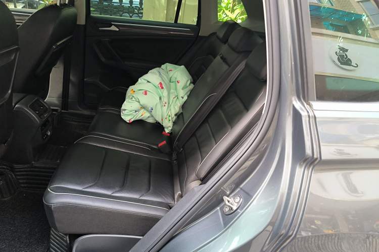 Used Volkswagen Tiguan 2018 330TSI All-Wheel-Drive Innovation Model Left Rear Seat