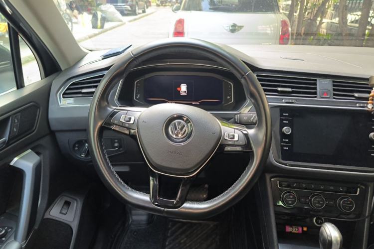 Used Volkswagen Tiguan 2018 330TSI All-Wheel-Drive Innovation Model Steering Wheel