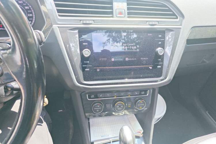Used Volkswagen Tiguan 2018 330TSI All-Wheel-Drive Innovation Model Audio And AC Panel
