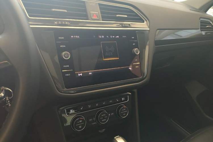 Used Volkswagen Tiguan 2018 330TSI All-Wheel-Drive Innovation Model Audio And AC Panel