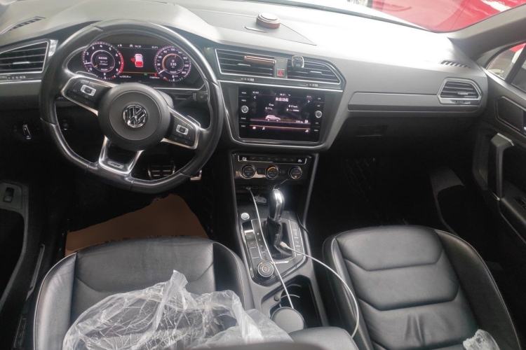 Used Volkswagen Tiguan 2018 380TSI Four-Wheel Drive R-Line Center Console