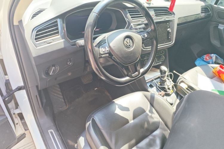 Used Volkswagen Tiguan 2018 330TSI All-Wheel-Drive Innovation Model Center Console
