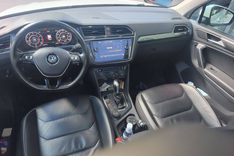 Used Volkswagen Tiguan 2018 330TSI All-Wheel-Drive Innovation Model Center Console