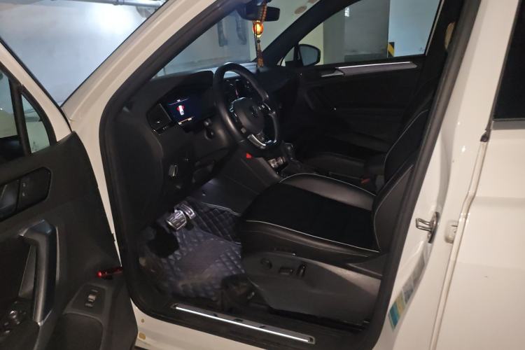 Used Volkswagen Tiguan 2018 380TSI Four-Wheel Drive R-Line Driver Seat