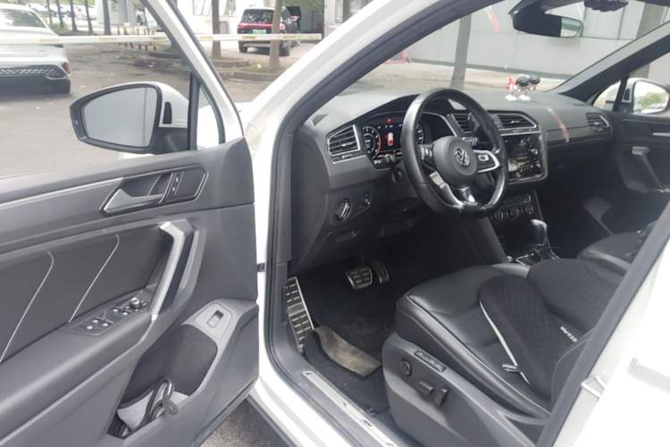 Used Volkswagen Tiguan 2018 380TSI Four-Wheel Drive R-Line Driver Seat