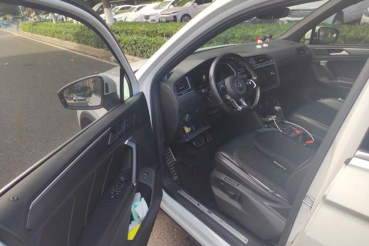 Used Volkswagen Tiguan 2018 380TSI Four-Wheel Drive R-Line Driver Seat