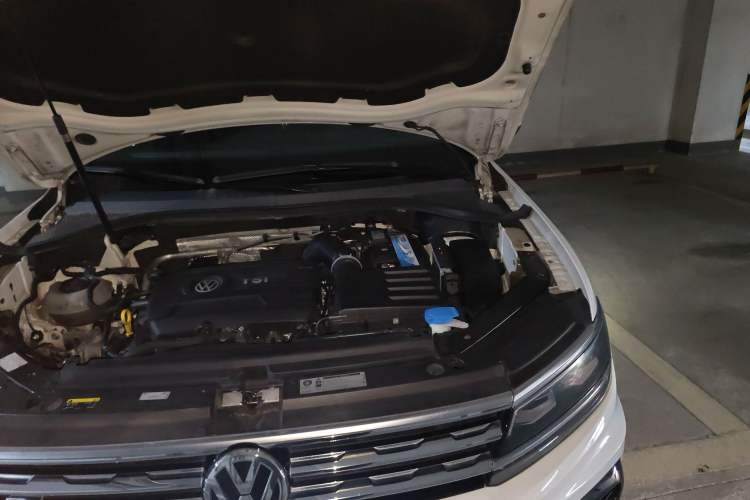 Used Volkswagen Tiguan 2018 380TSI Four-Wheel Drive R-Line Engine Bay Left