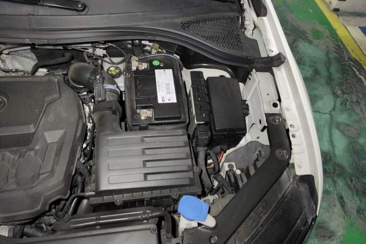 Used Volkswagen Tiguan 2018 330TSI All-Wheel-Drive Innovation Model Engine Bay Left