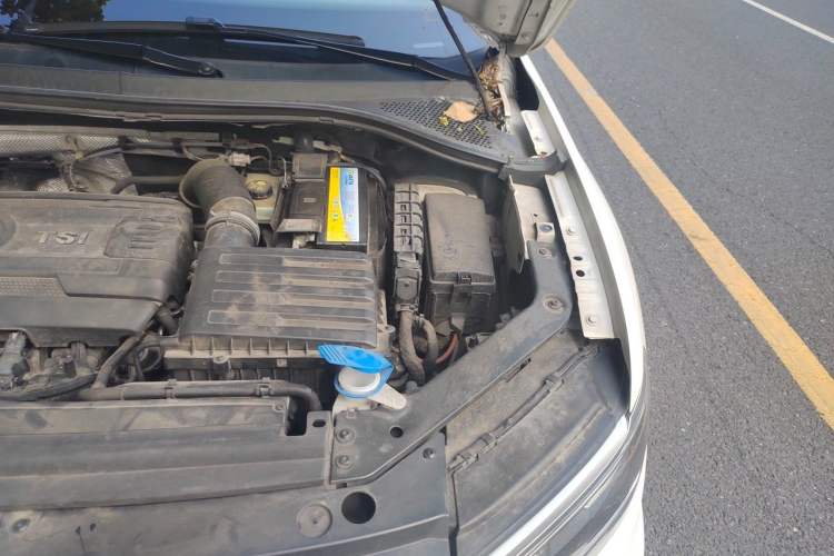 Used Volkswagen Tiguan 2018 380TSI Four-Wheel Drive R-Line Engine Bay Left
