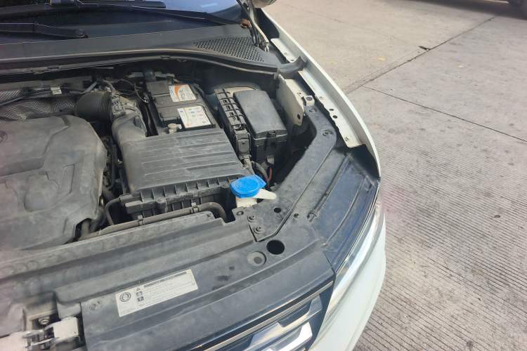 Used Volkswagen Tiguan 2018 330TSI All-Wheel-Drive Innovation Model Engine Bay Left
