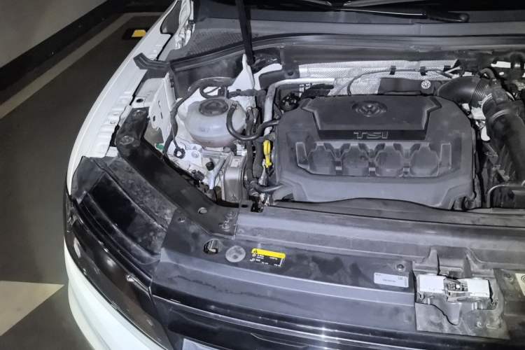 Used Volkswagen Tiguan 2018 330TSI All-Wheel-Drive Innovation Model Engine Bay Right