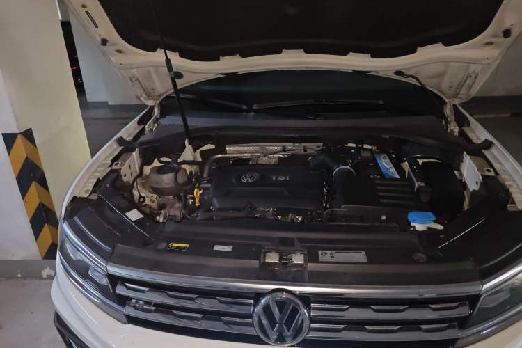 Used Volkswagen Tiguan 2018 380TSI Four-Wheel Drive R-Line Engine Bay Right