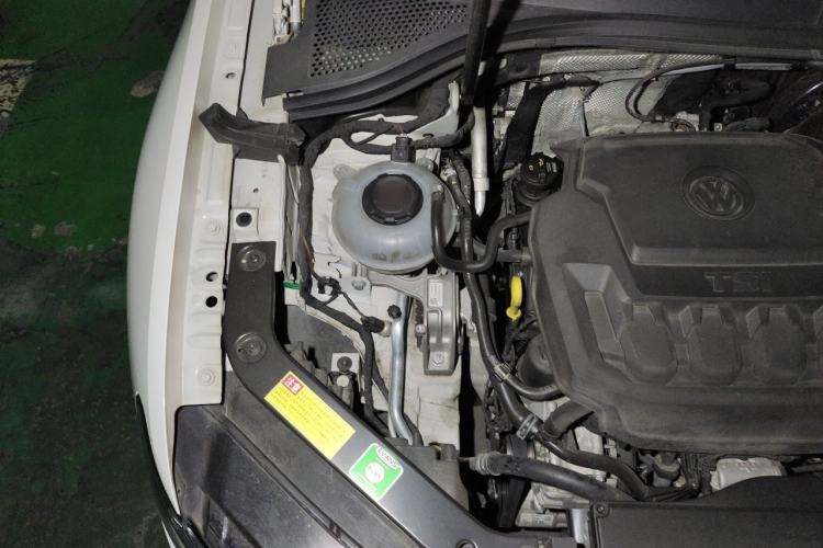 Used Volkswagen Tiguan 2018 330TSI All-Wheel-Drive Innovation Model Engine Bay Right