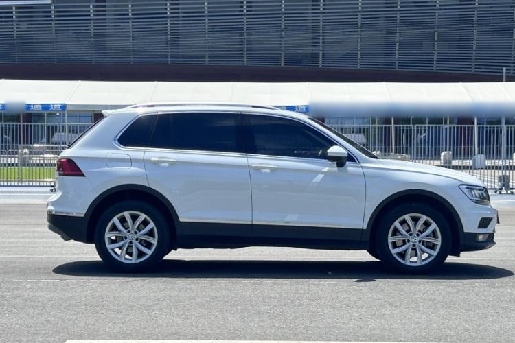Used Volkswagen Tiguan 2018 330TSI All-Wheel-Drive Innovation Model Exterior 2