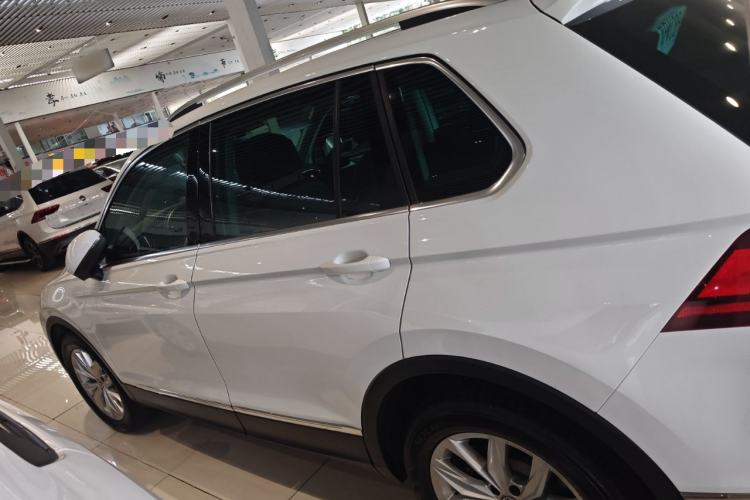 Used Volkswagen Tiguan 2018 330TSI All-Wheel-Drive Innovation Model Exterior 3