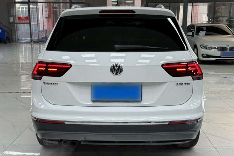 Used Volkswagen Tiguan 2018 330TSI All-Wheel-Drive Innovation Model Exterior 4