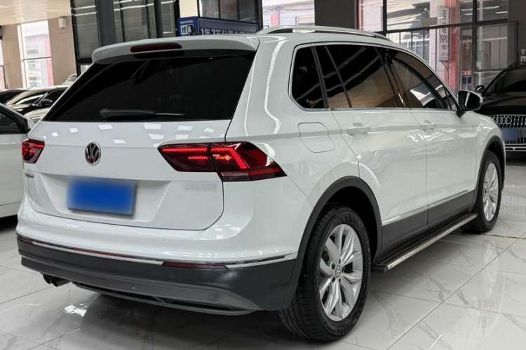 Used Volkswagen Tiguan 2018 330TSI All-Wheel-Drive Innovation Model Exterior 5