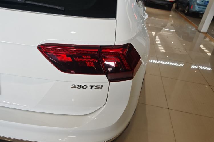 Used Volkswagen Tiguan 2018 330TSI All-Wheel-Drive Innovation Model Exterior 6