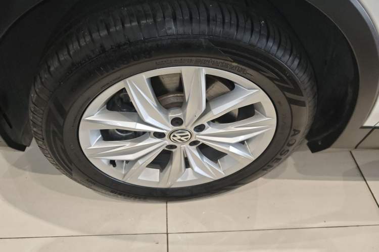 Used Volkswagen Tiguan 2018 330TSI All-Wheel-Drive Innovation Model Exterior 7