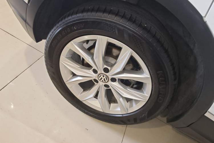 Used Volkswagen Tiguan 2018 330TSI All-Wheel-Drive Innovation Model Exterior 8