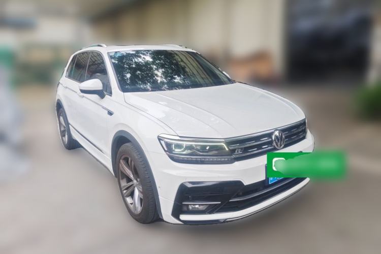 Used Volkswagen Tiguan 2018 380TSI Four-Wheel Drive R-Line Front Right 45 Deg