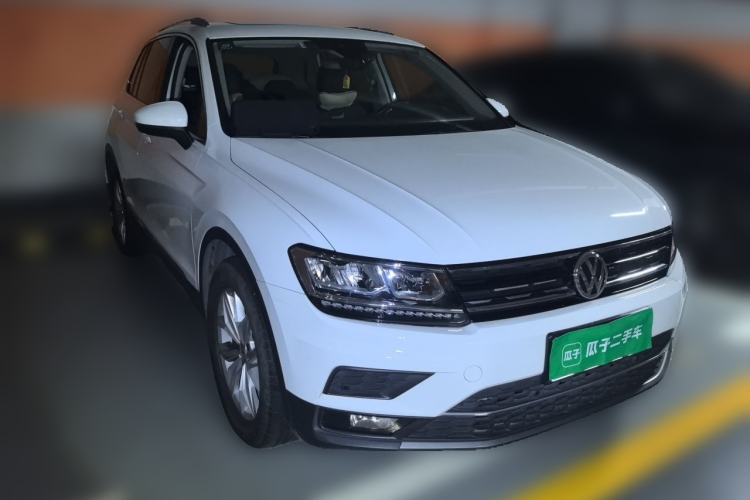 Used Volkswagen Tiguan 2018 330TSI All-Wheel-Drive Innovation Model Front Right 45 Deg