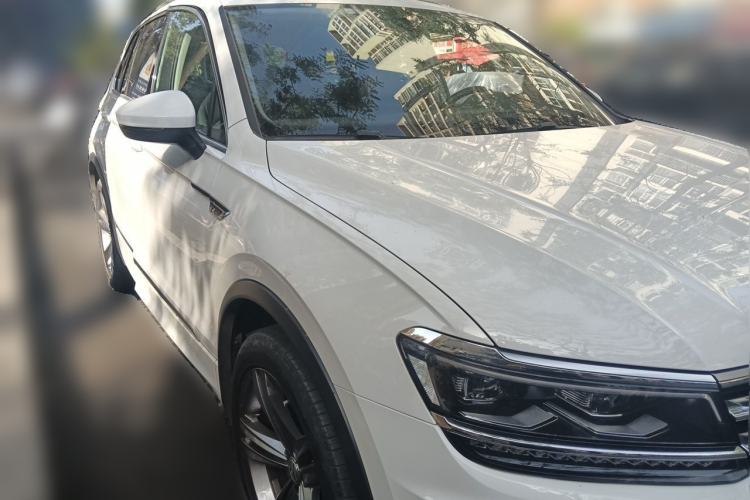 Used Volkswagen Tiguan 2018 330TSI Four-Wheel Drive High-End Model Front Right 45 Deg