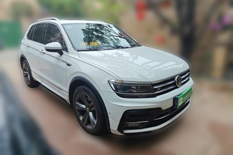 Used Volkswagen Tiguan 2018 380TSI Four-Wheel Drive R-Line Front Right 45 Deg
