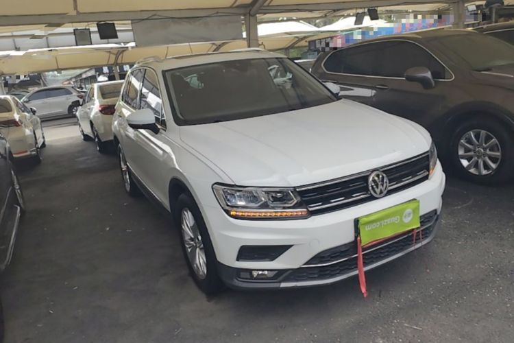 Used Volkswagen Tiguan 2018 330TSI All-Wheel-Drive Innovation Model Front Right 45 Deg