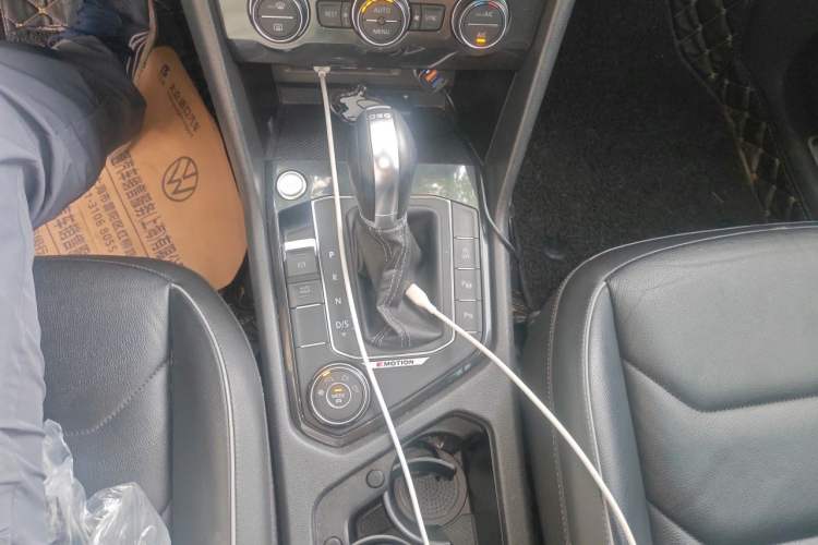 Used Volkswagen Tiguan 2018 380TSI Four-Wheel Drive R-Line Gear Lever