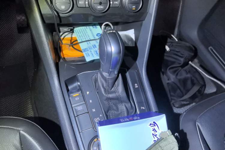 Used Volkswagen Tiguan 2018 330TSI All-Wheel-Drive Innovation Model Gear Lever