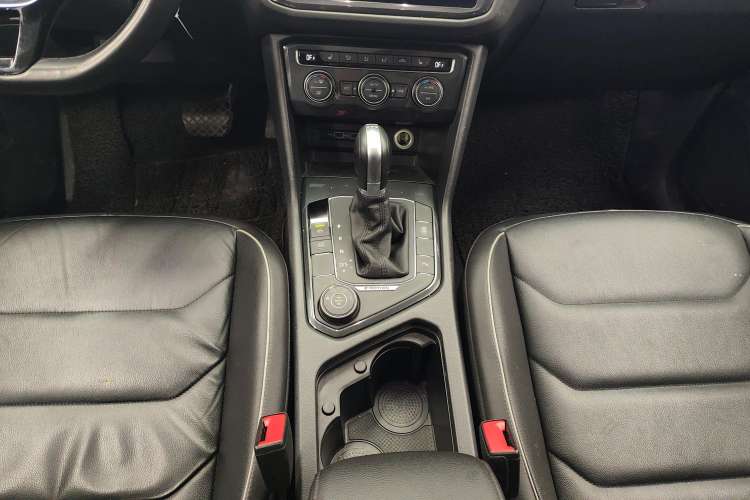 Used Volkswagen Tiguan 2018 330TSI All-Wheel-Drive Innovation Model Gear Lever